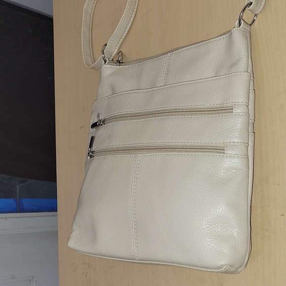 Large cream leather cowhide crossbody purse. - Picture 5 of 10